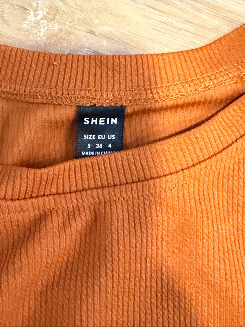 🍒 Cropped C Sweatshirt - Rust Orange - Picture 2 of 4